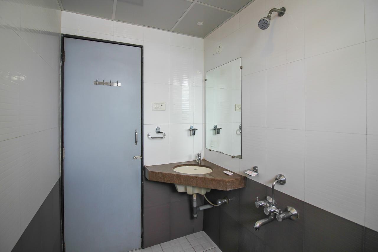 Отель Oyo 24197 Saptaruchi Pimpri-Chinchwad Экстерьер фото