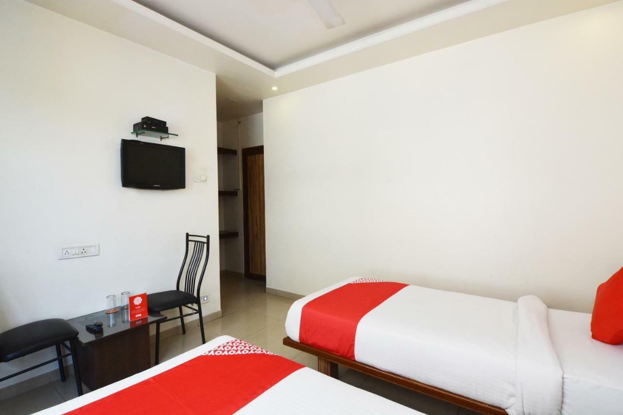 Отель Oyo 24197 Saptaruchi Pimpri-Chinchwad Экстерьер фото