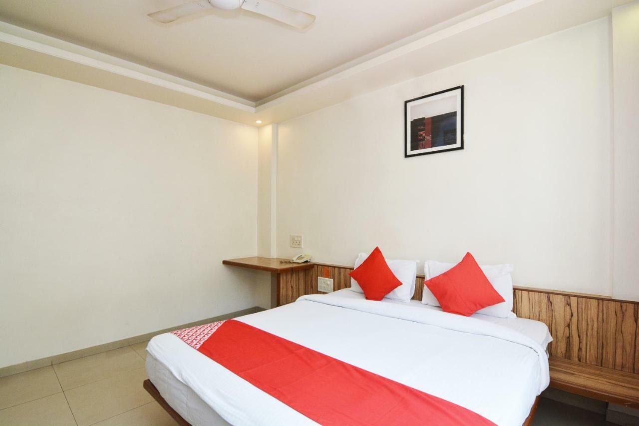 Отель Oyo 24197 Saptaruchi Pimpri-Chinchwad Экстерьер фото
