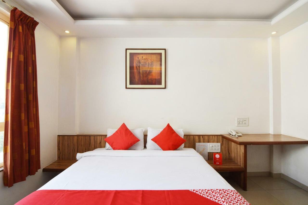Отель Oyo 24197 Saptaruchi Pimpri-Chinchwad Экстерьер фото